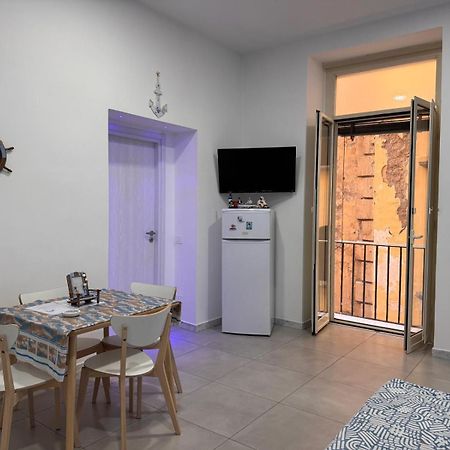 Casa Vacanze La Fenice เนเปิลส์ ภายนอก รูปภาพ