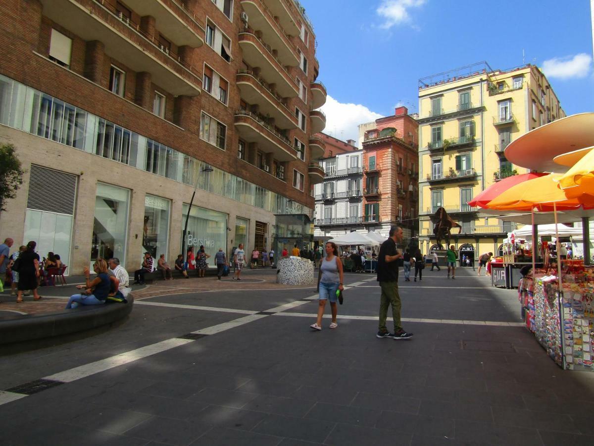 Casa Vacanze La Fenice เนเปิลส์ ภายนอก รูปภาพ